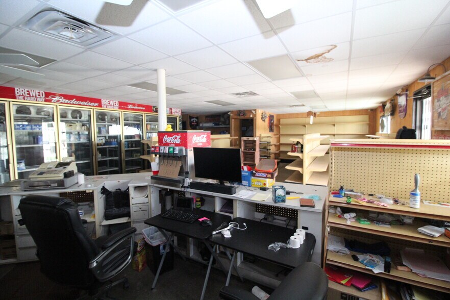 More Photos Of 503 S 5th St, Goree General Retail For Sale