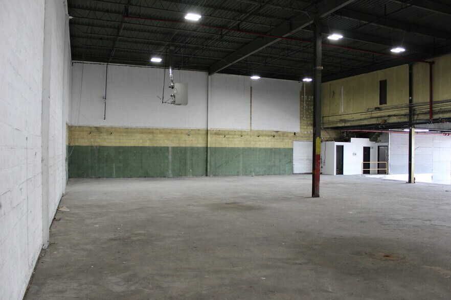 More Photos Of 147-45 Farmers Blvd, Jamaica Warehouse For Lease