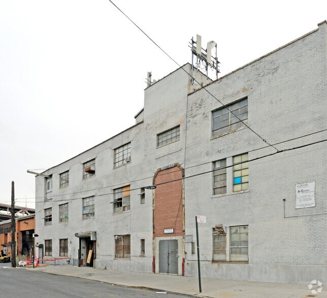 More Photos Of 10-01-10-09 43rd Ave, Long Island City Manufacturing For Lease