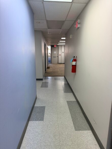 More Photos Of 442 Metroplex Dr, Nashville Office For Sale