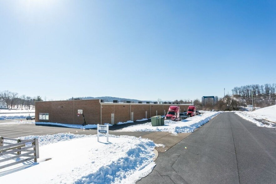 More Photos Of 36 Parkway Ln, Fishersville Storefront Retail Office For Lease