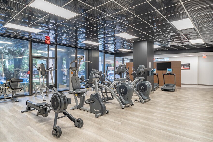 More Photos Of 4835 Lyndon B Johnson Fwy, Dallas Office For Lease