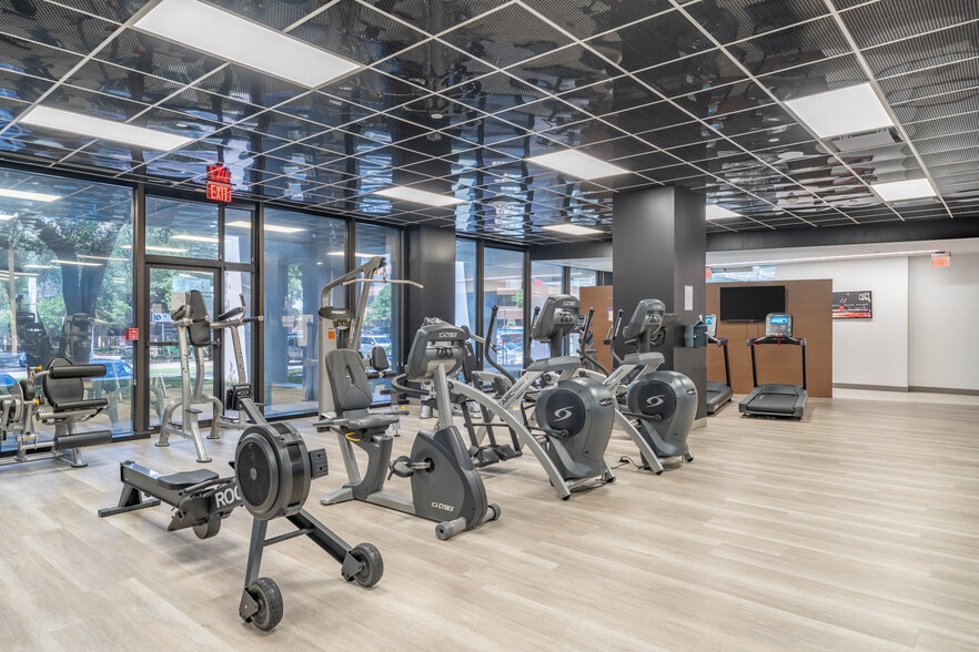 More Photos Of 5001 Lyndon B Johnson Fwy, Dallas Office For Lease