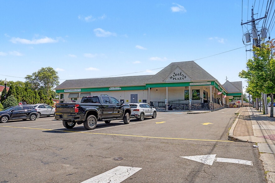 More Photos Of 185 D, New Milford Storefront Retail Office For Lease