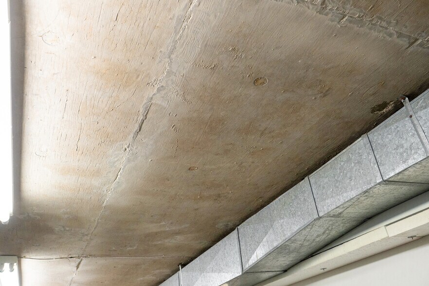 More Photos Of 532 E Walnut St, Springfield Freestanding For Sale