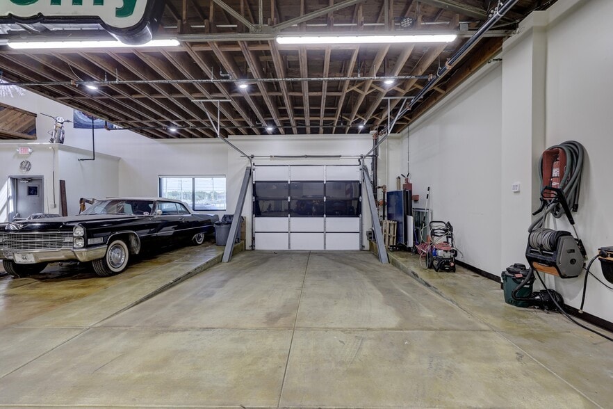 More Photos Of 102 S Wall Ave, Joplin Office For Sale