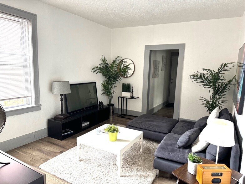 More Photos Of 2199 Lansing St, Detroit Apartments For Sale