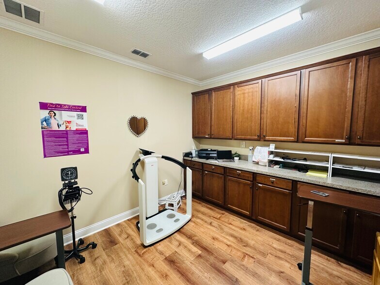 More Photos Of 305 Kingsley Lake Dr, Saint Augustine Medical For Lease