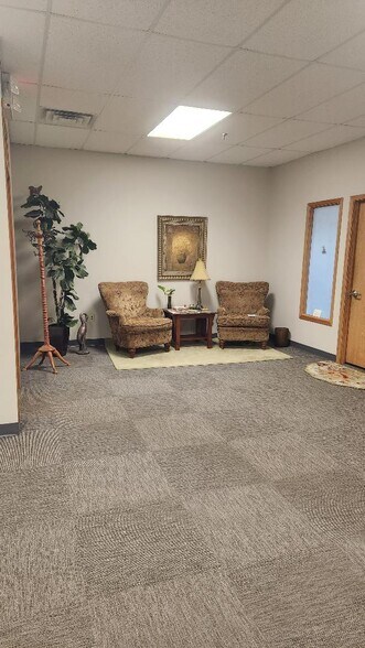 More Photos Of 1880-1888 E Fabyan Pky, Batavia Light Manufacturing For Lease