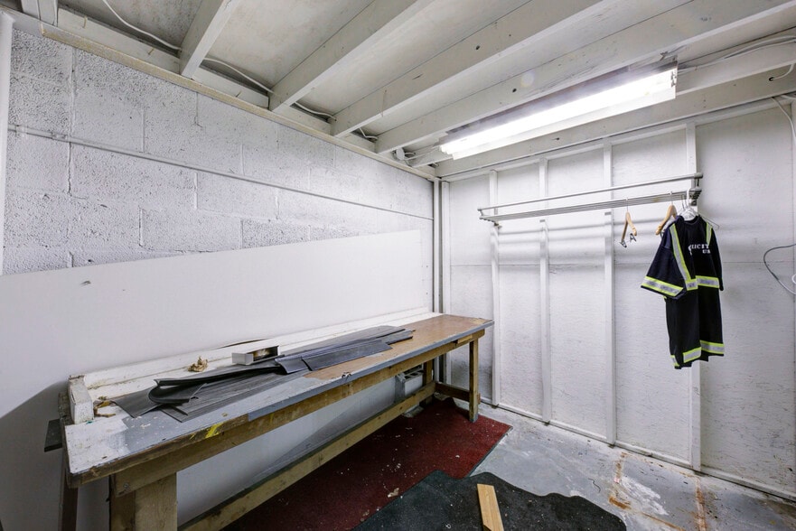 More Photos Of 36050 Goddard Rd, Romulus Auto Repair For Sale