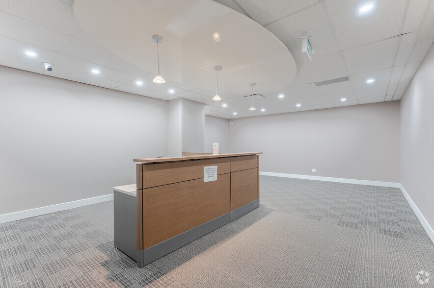 Primary Photo Of 700 Dorval Dr, Oakville Unknown For Lease