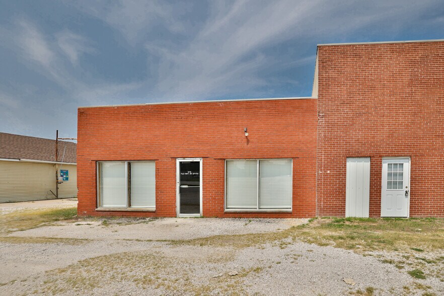 More Photos Of 205 S Old Route 66, Hamel Service For Lease