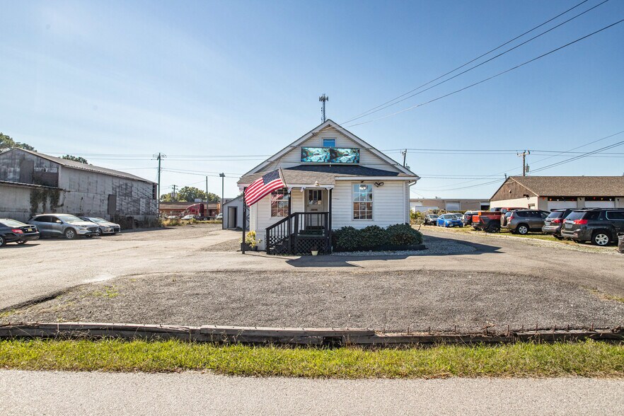 More Photos Of 103 Pegram Ln, Fredericksburg General Retail For Sale