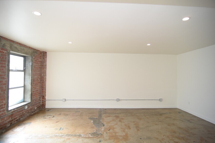 More Photos Of 310-312 Venice Way, Venice Loft Creative Space For Lease