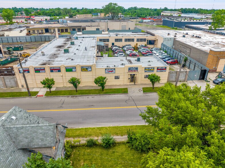 More Photos Of 7075 Lyndon St, Detroit Warehouse For Sale