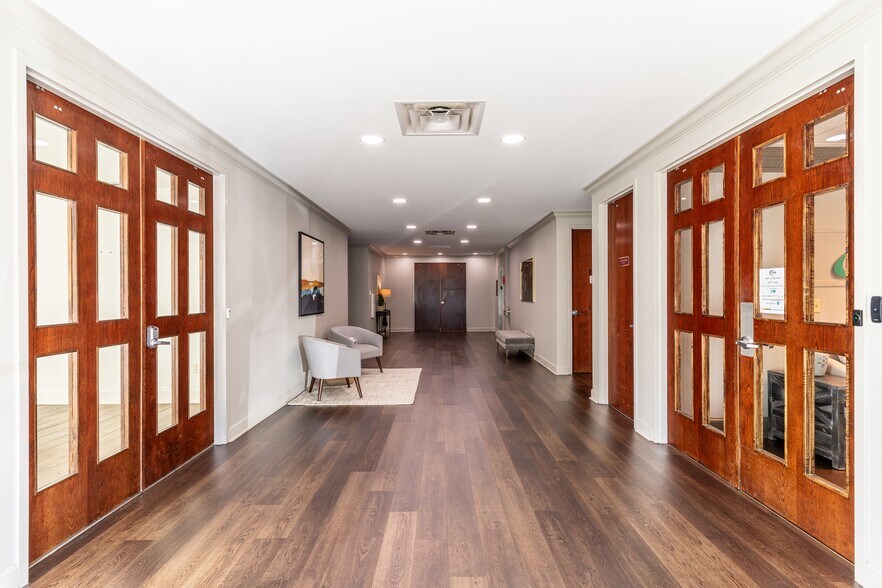 More Photos Of 178 S Main St, Alpharetta Office For Sale