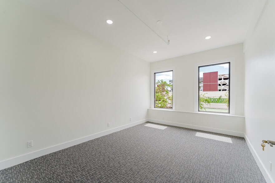 More Photos Of 411 E Atlantic Ave, Delray Beach Storefront Retail Office For Lease