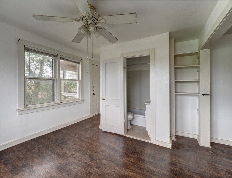 More Photos Of 1106 E Huisache Ave, Kingsville Apartments For Sale