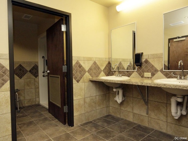 More Photos Of 6045 Lipan St, Denver Unknown For Lease