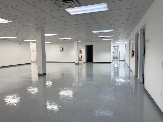 More Photos Of 1929 W Lone Cactus Dr, Phoenix Light Distribution For Lease