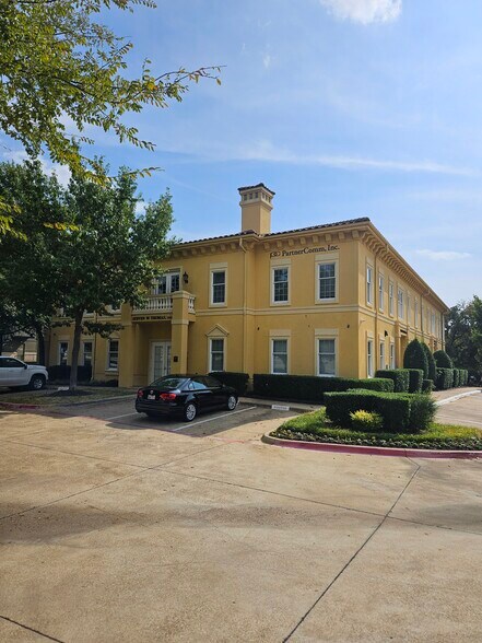 More Photos Of 2304 W Interstate 20, Arlington Office For Lease