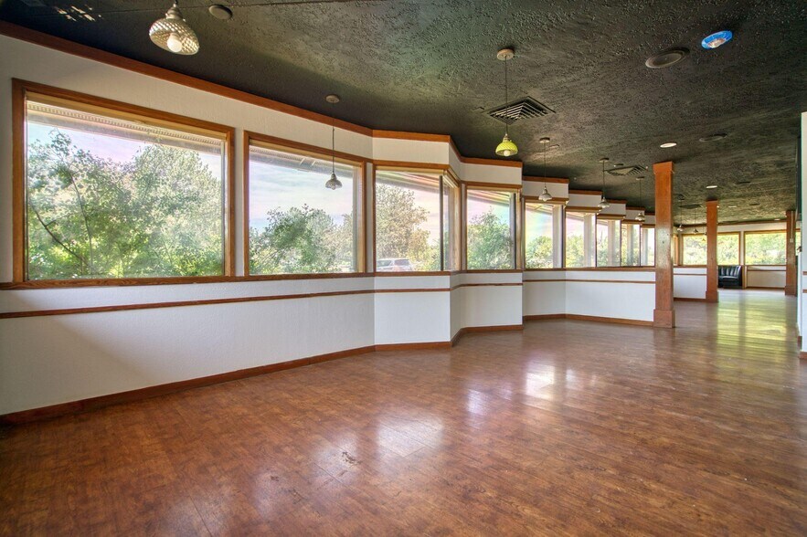 More Photos Of 1900 Ken Pratt Blvd, Longmont Apartments For Lease