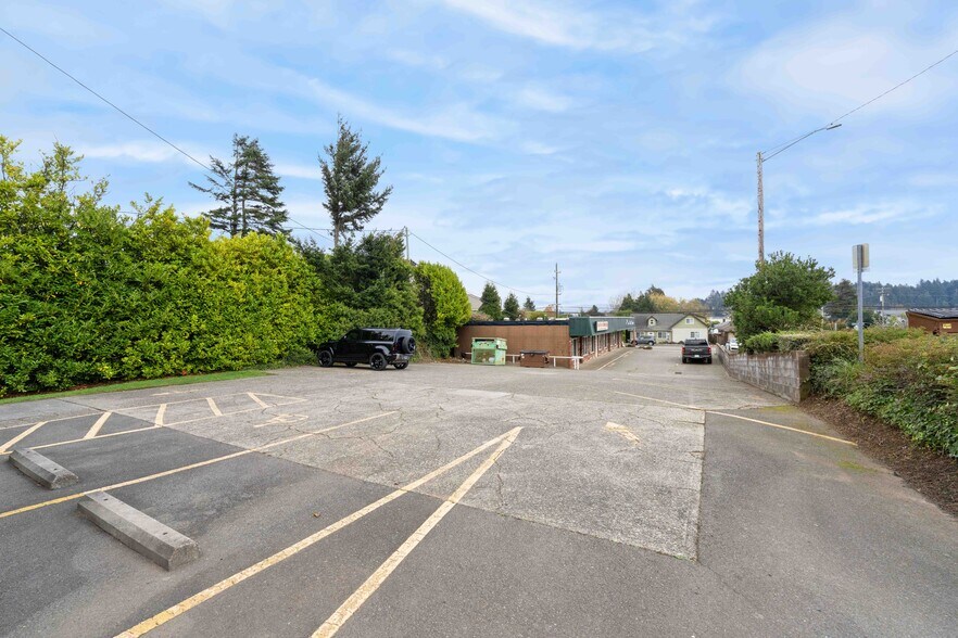 More Photos Of 2184 Broadway Ave, North Bend Office For Sale