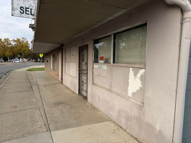 More Photos Of 217 Percy Ave, Yuba City Storefront For Sale
