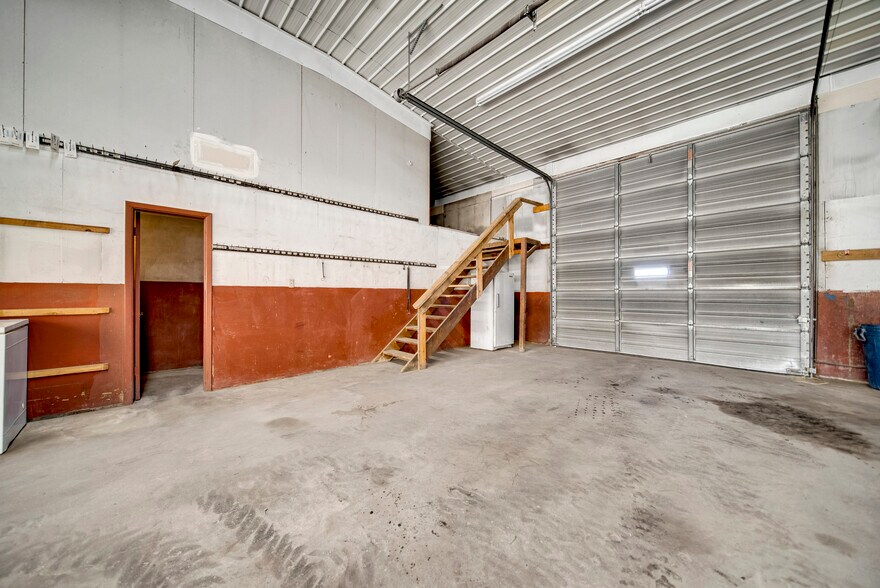 More Photos Of 104 Main St, Wiggins Industrial For Sale