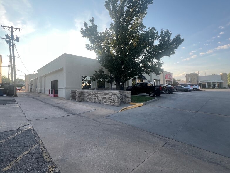 More Photos Of 4809-4817 E Douglas Ave, Wichita Storefront Retail Office For Lease
