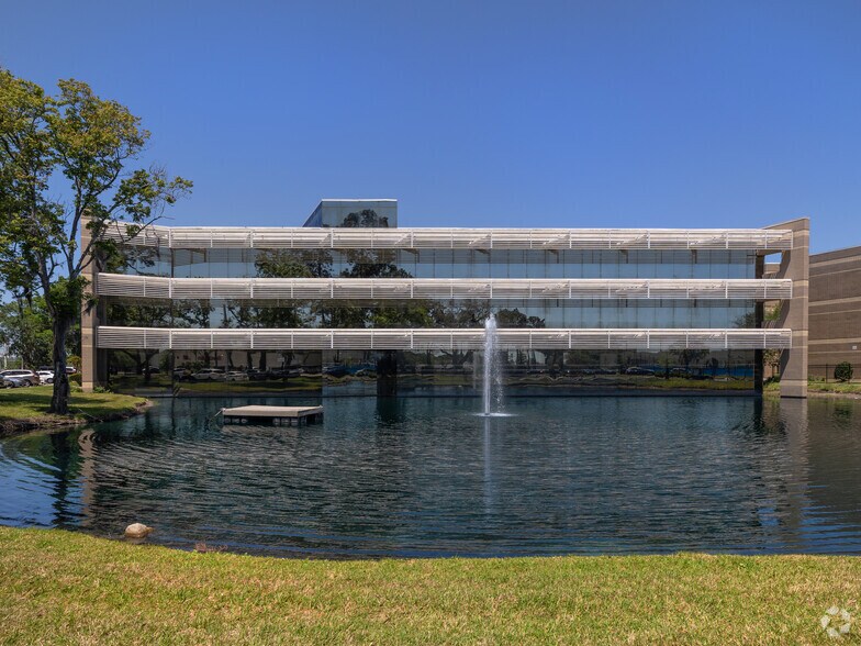More Photos Of 8130 Baymeadows Way W, Jacksonville Office For Lease
