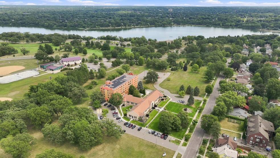 More Photos Of 985 Ivy Ave E, Saint Paul Apartments For Sale