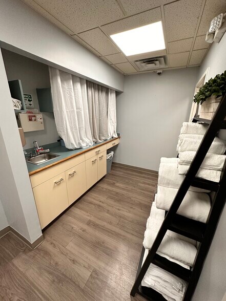 More Photos Of 1810 Erie Blvd E, Syracuse Office For Sale