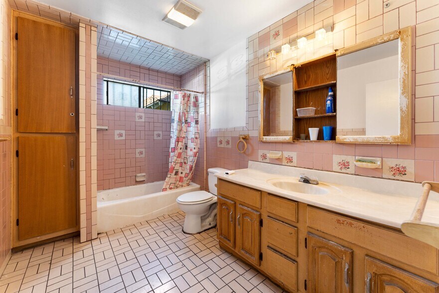 More Photos Of 2005 Magnolia Ave, Los Angeles Apartments For Sale