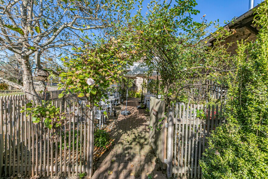 More Photos Of 2 Bridge St, Milford Restaurant For Sale