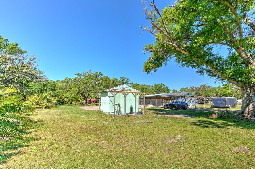More Photos Of 5921 Causeway Blvd, Tampa Flex For Sale