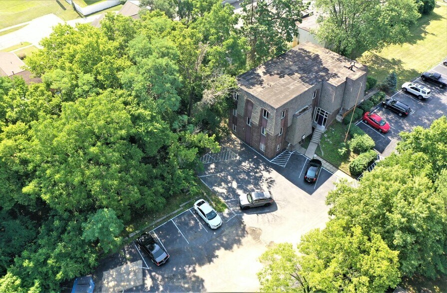 More Photos Of 954 W North Bend Rd, Cincinnati Office For Lease