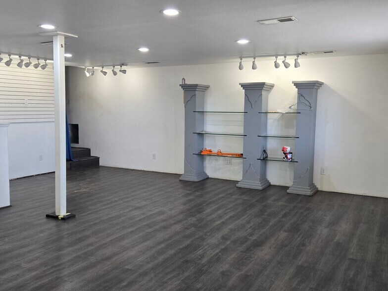 More Photos Of 1343 E Justice Rd, Central Point Warehouse For Sale