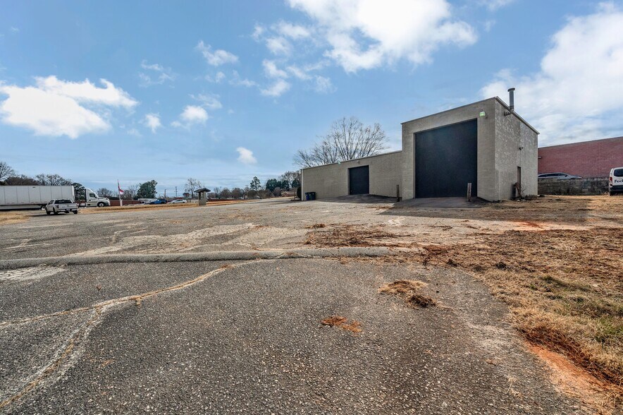 More Photos Of 105 Rock Barn Rd NE, Conover Flex For Sale
