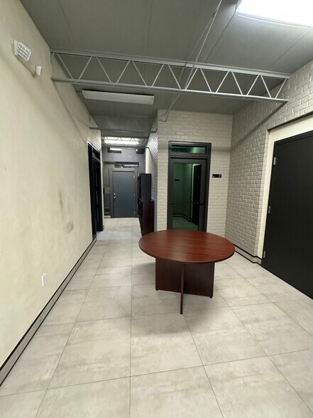 More Photos Of 2216 N 20th Ave, Hollywood Light Manufacturing For Sale