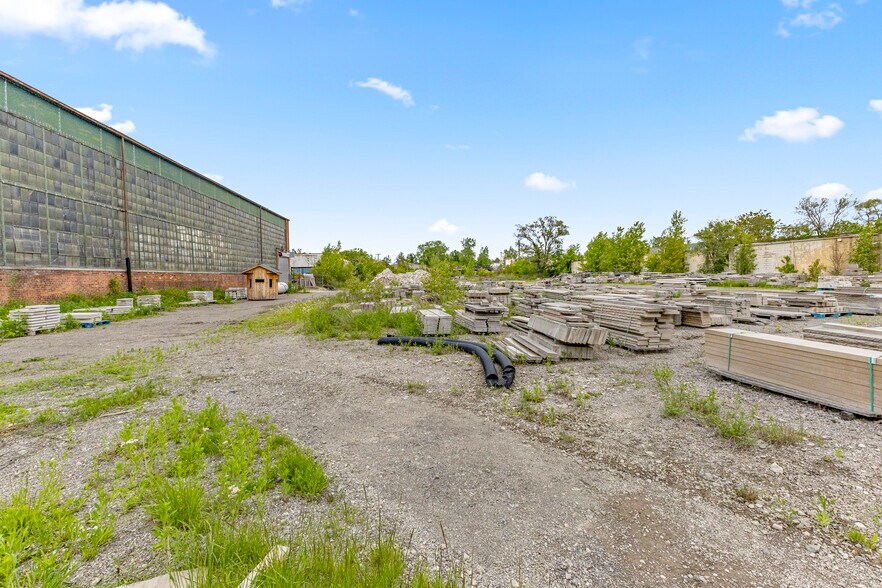 More Photos Of 12950 Lyndon Ave, Detroit Warehouse For Lease