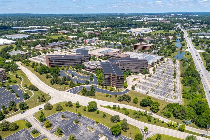 More Photos Of 4 Overlook Pt, Lincolnshire Office For Lease