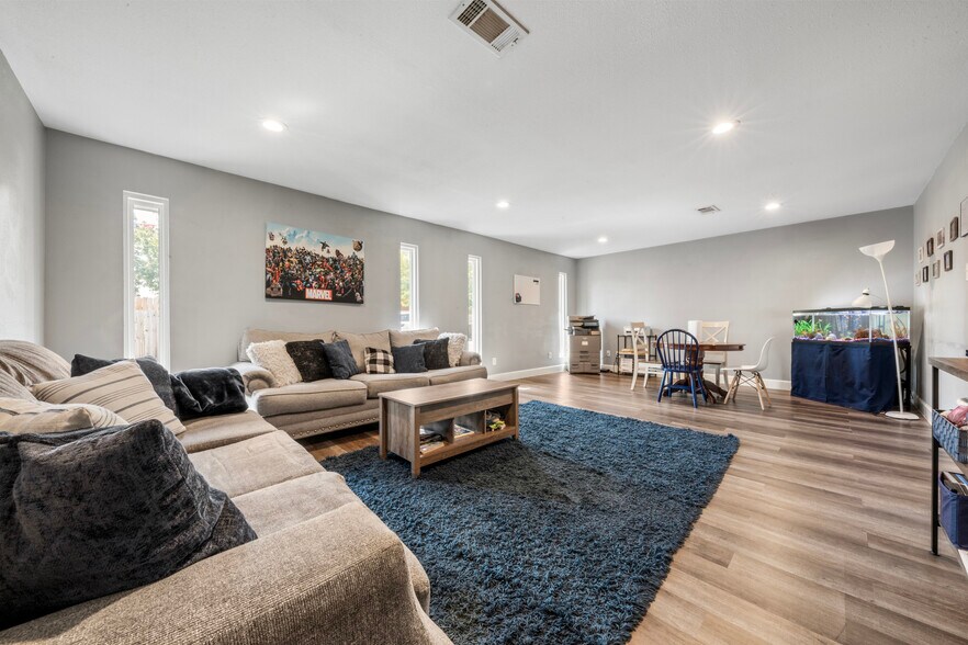 More Photos Of 20103 Aldine Westfield Rd, Humble Office For Sale