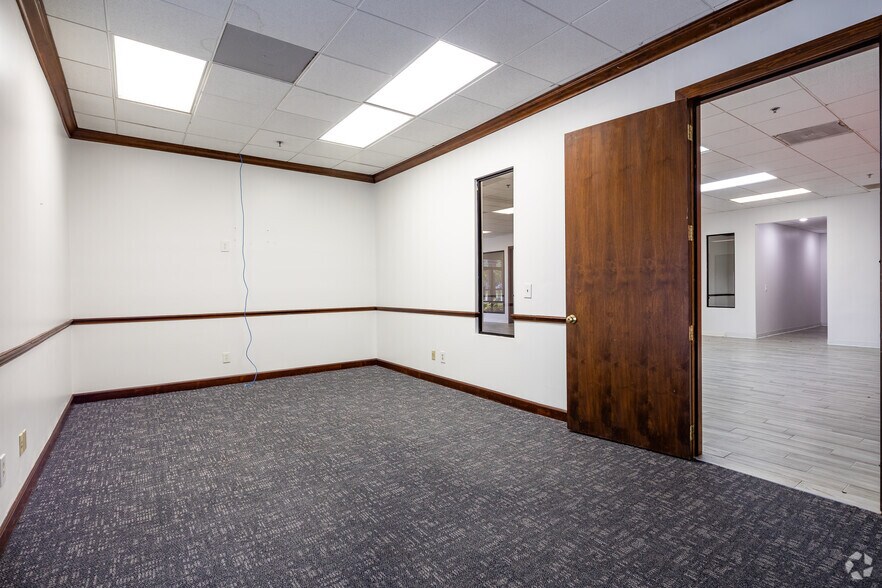 More Photos Of 13800 Park Blvd, Seminole Office For Lease