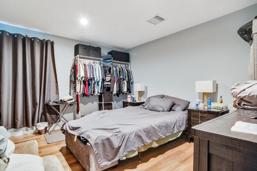 More Photos Of 10615-10619 San Fernando Rd, Pacoima Apartments For Lease