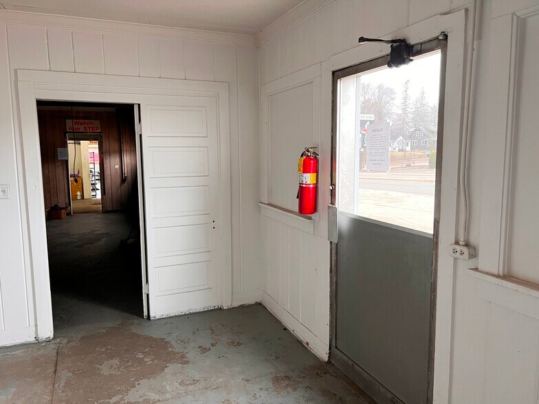More Photos Of 22 Washington St, Brainerd Auto Dealership For Sale