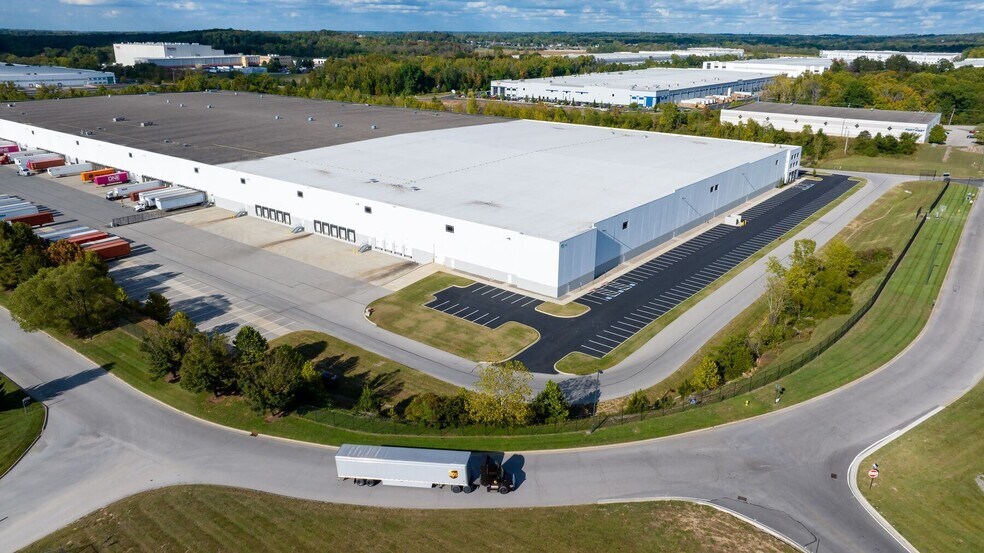 More Photos Of 700 Omega Pky, Shepherdsville Distribution For Lease