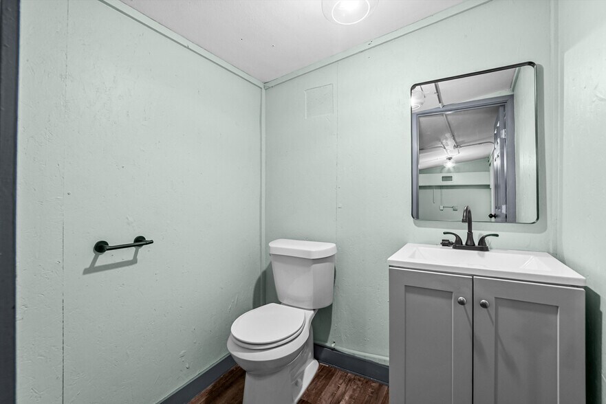 More Photos Of 605 Martin Luther King Junior Dr, Temple Warehouse For Sale