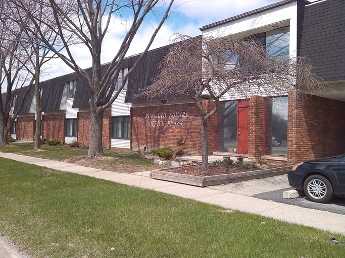 More Photos Of 17200 W 10 Mile Rd, Southfield Office For Lease