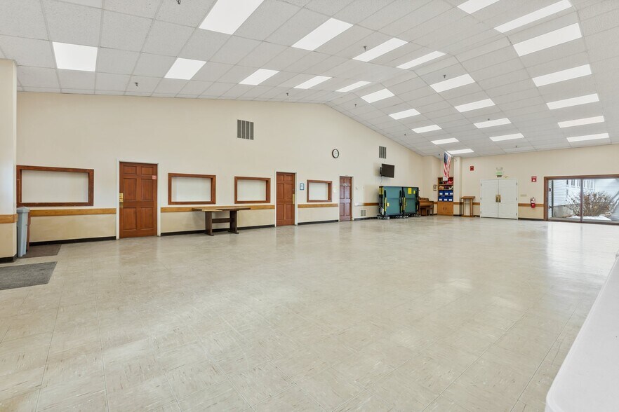 More Photos Of 646 Daniel Webster Hwy, Merrimack Specialty For Lease